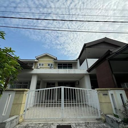 Homestay Bagan Serai Exterior photo