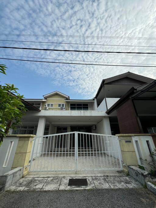 Homestay Bagan Serai Exterior photo